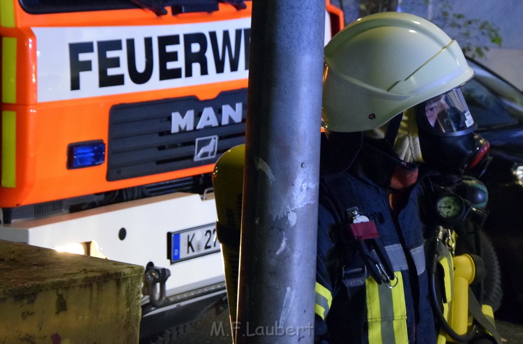 Feuer 2 Y Kellerbrand Koeln Ostheim Ruppinerstr P112.JPG - Miklos Laubert